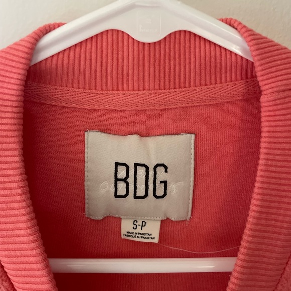 hot pink urban crewneck - Picture 3 of 3